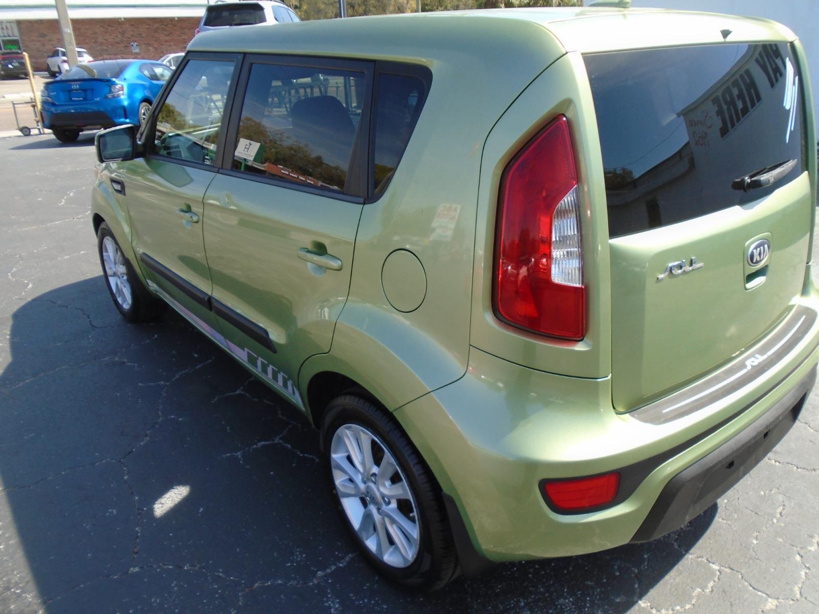 2013 Kia Soul Base (KNDJT2A55D7) with an 1.6L L4 DOHC 16V engine, 5-Speed Manual transmission, located at 6112 N Florida Avenue, Tampa, FL, 33604, (888) 521-5131, 27.954929, -82.459534 - Photo #5